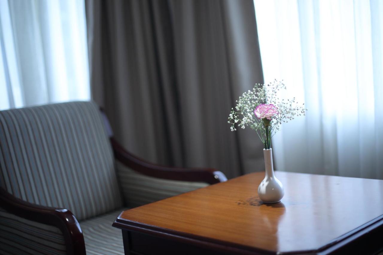 蒙纳 Issacs Residency酒店 外观 照片