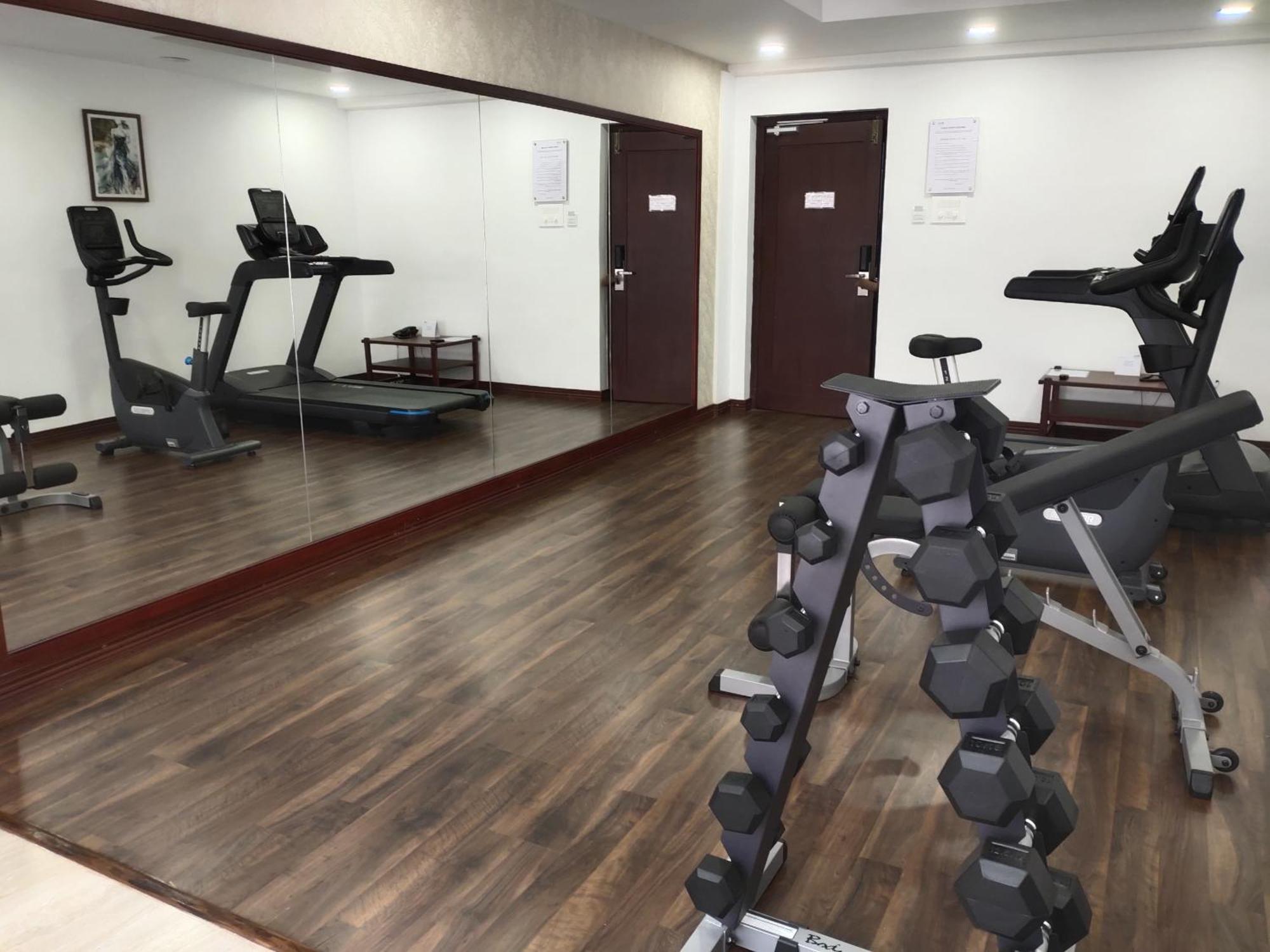 蒙纳 Issacs Residency酒店 外观 照片