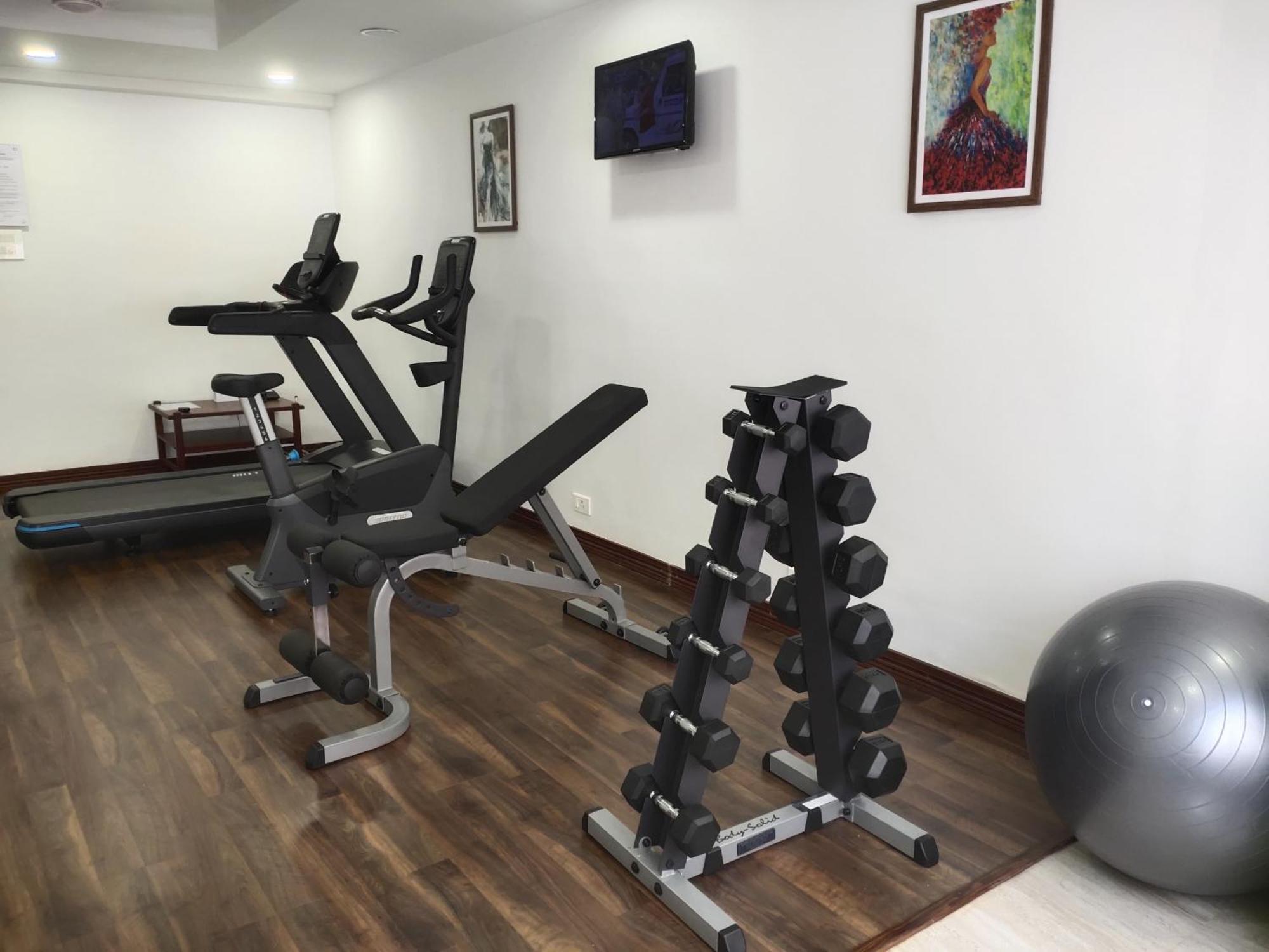 蒙纳 Issacs Residency酒店 外观 照片