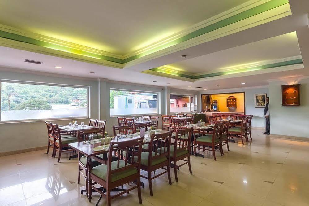 蒙纳 Issacs Residency酒店 外观 照片
