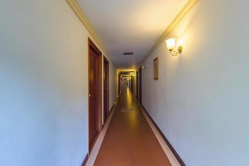 蒙纳 Issacs Residency酒店 外观 照片